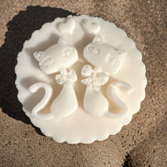 Cat 💕 Lovers Hand Crafted Soap - Goats Milk & Vanilla  - made to order - Picture 8 of 9